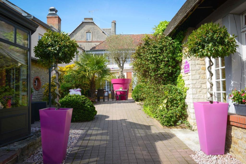 Logis Hotel Restaurant L'Auberge Normande Καραντάν Εξωτερικό φωτογραφία