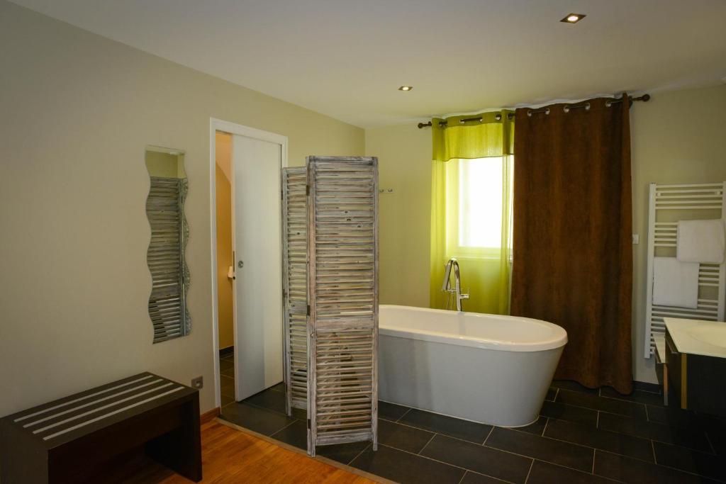 Logis Hotel Restaurant L'Auberge Normande Καραντάν Εξωτερικό φωτογραφία