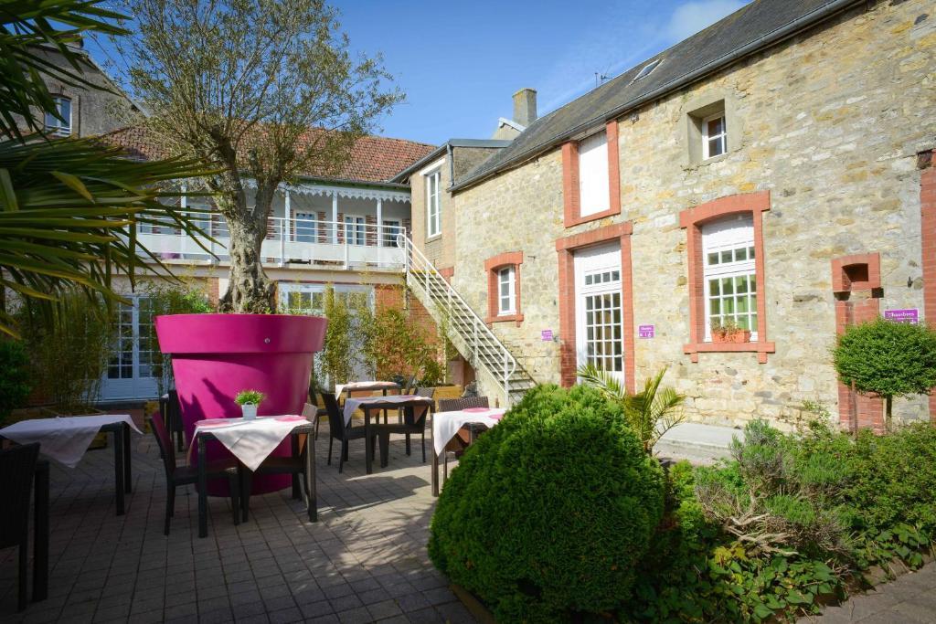Logis Hotel Restaurant L'Auberge Normande Καραντάν Εξωτερικό φωτογραφία