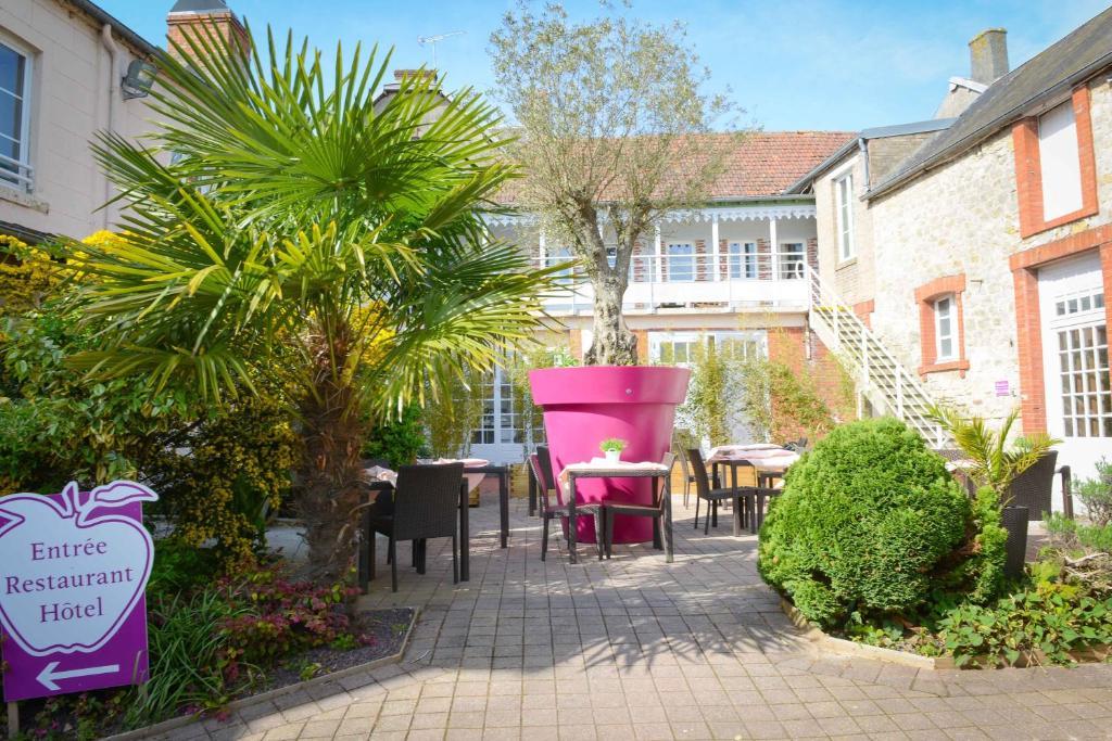 Logis Hotel Restaurant L'Auberge Normande Καραντάν Εξωτερικό φωτογραφία